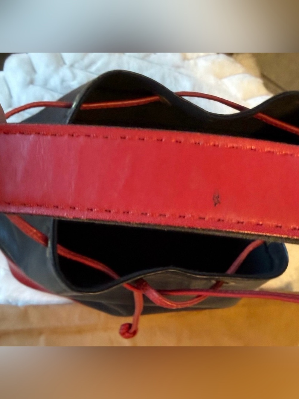 Authentic Louis Vuitton bucket-style shoulder bag Epi leather with red trim. - Picture 3 of 16